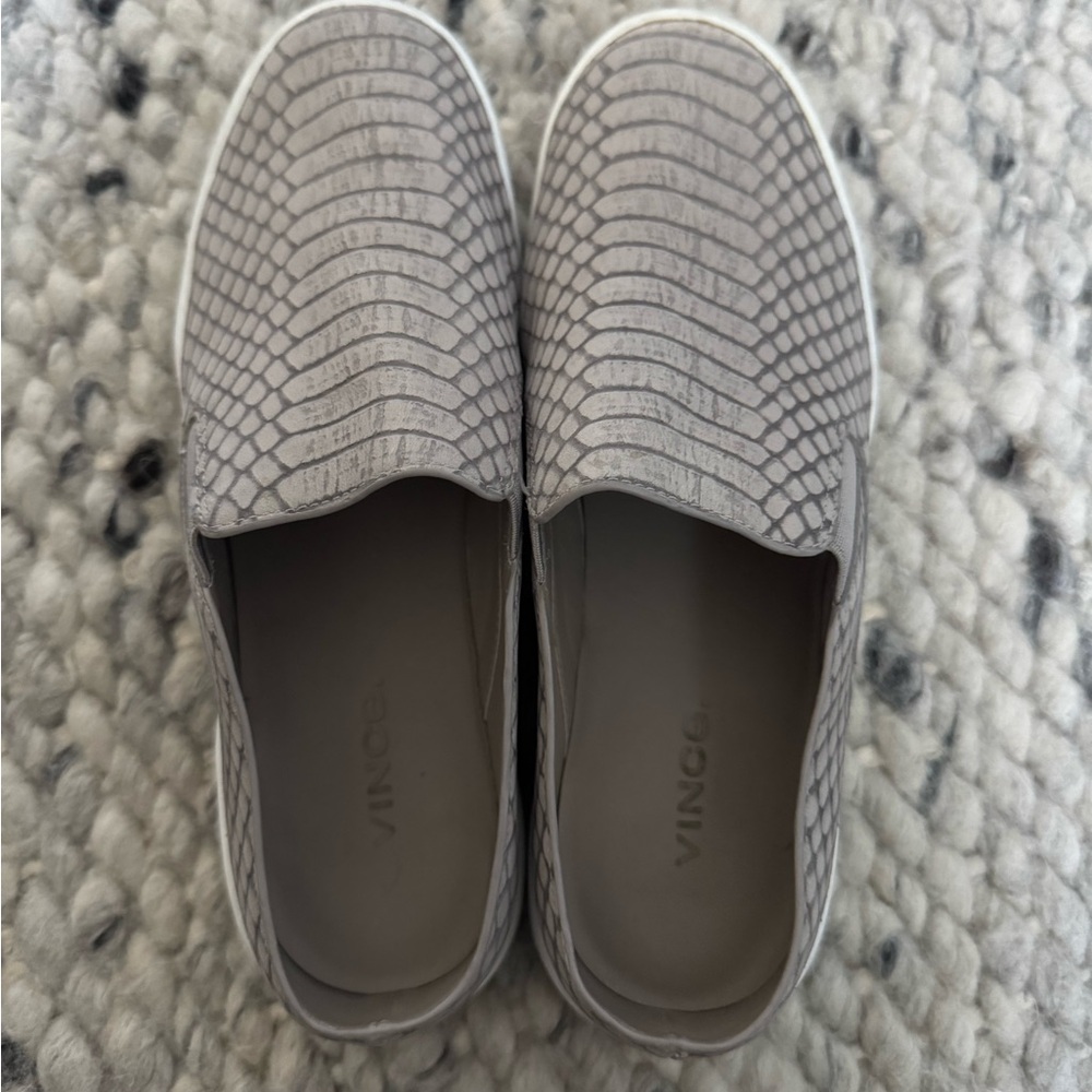 Vince sneaker slides neutral snake print - size 7
